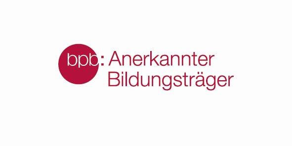 KI generiert: Das Bild zeigt das Logo der Bundeszentrale für politische Bildung mit dem Text "bpb: Anerkannter Bildungsträger". Hauptinhalt ist die Anerkennung der bpb als Bildungseinrichtung.