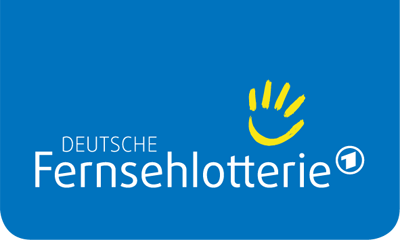 KI generiert: Das Bild zeigt das Logo der Deutschen Fernsehlotterie auf einem blauen Hintergrund. Es besteht aus einem gelben, stilisierten Handabdruck und dem Text "Deutsche Fernsehlotterie".