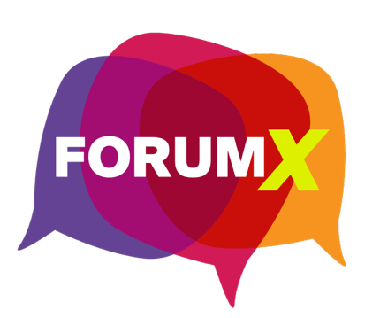 KI generiert: Das Bild zeigt das Logo von "Forum X", bei dem der Schriftzug von farbigen, sich überlappenden Sprechblasen unterlegt ist. Dies symbolisiert wahrscheinlich Kommunikation und Austausch.