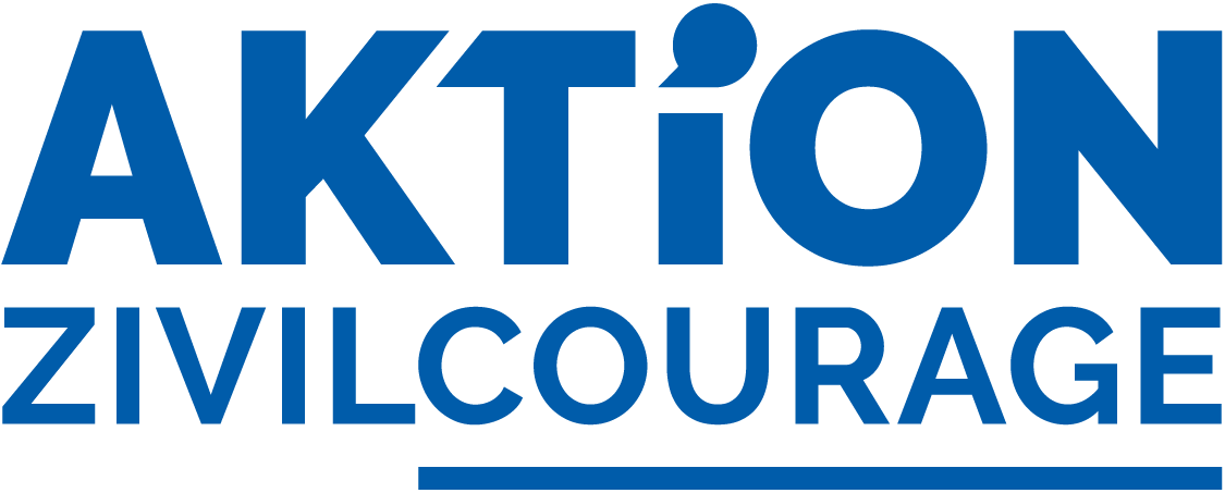 KI generiert: Das Bild zeigt das Logo der "Aktion Zivilcourage" in blauer Schrift. Der Hauptinhalt ist der Schriftzug des Namens der Organisation.