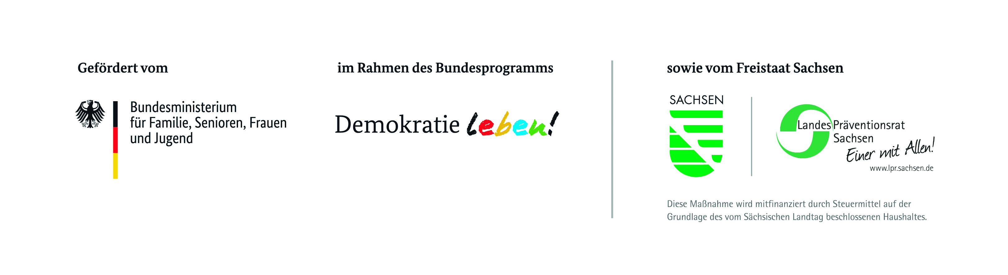 KI generiert: Das Bild zeigt Logos von Förderern, darunter das Bundesministerium für Familie, Senioren, Frauen und Jugend sowie das Bundesprogramm "Demokratie leben!", gepaart mit dem Freistaat Sachsen und dem Landespräventionsrat Sachsen. Es hebt die Finanzierung durch Steuermittel hervor, basierend auf dem Haushalt des Sächsischen Landtags.