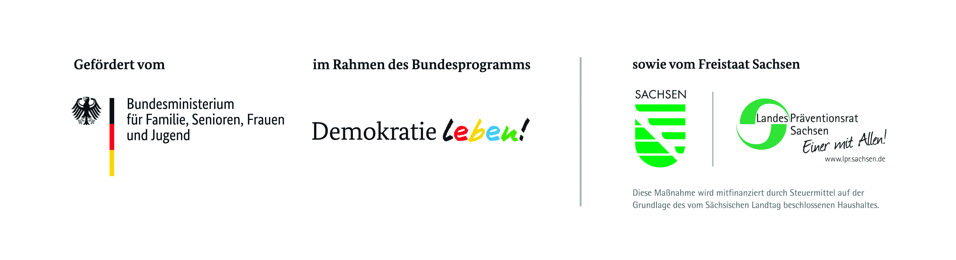 KI generiert: Das Bild zeigt Logos und Text, die auf eine Förderung durch das Bundesministerium für Familie, Senioren, Frauen und Jugend im Rahmen des Programms "Demokratie leben!" sowie durch den Freistaat Sachsen hinweisen. Es wird außerdem auf eine Kofinanzierung durch den sächsischen Landtag hingewiesen.